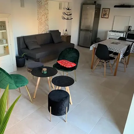 Independant -1 -3 Lits - 4km Du Circuit Apartment