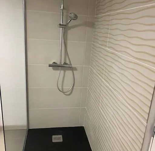 Indépendant -1 -3 Lits - 4km Du Circuit